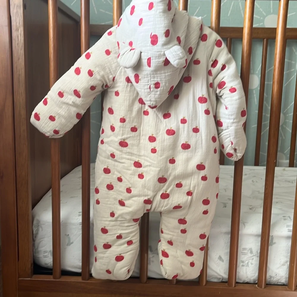 Fin and Vince Apple orchard bear suit - Picture 5 of 8